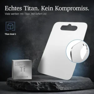 Titan-Schneidebrett 2.0 mm aus Titan Grad 2 auf einer Schieferplatte